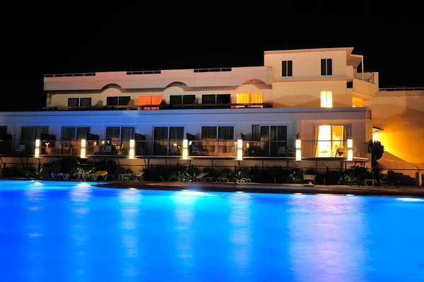 Night pool side of hotel — Stock Photo, Image