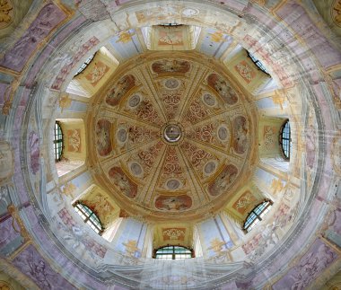 T yüceltme Roma Katolik Kilisesi'nin iç