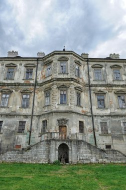 Pidhirtsi Kalesi, köy Podgortsy, Rönesans Sarayı, Lviv yeniden