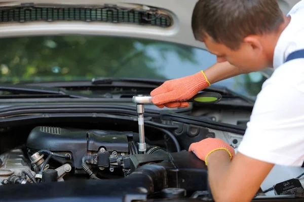 Meccanico dell'automobile — Foto Stock