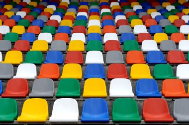 renkli plastik sandalyeler standları