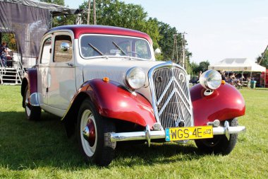 20. yüzyılın ilk yarısındaki klasik Citroen arabası. 