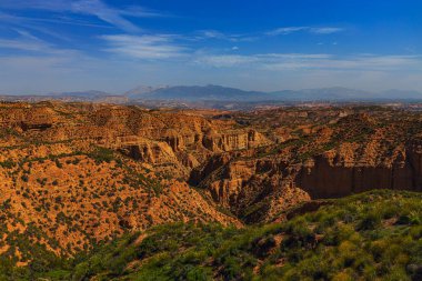 Çorak Topraklar denen kırmızı kanyonları olan Gorafe Parkı.