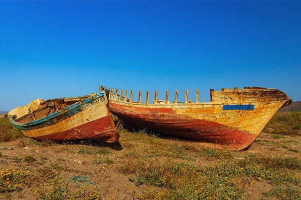 Detail Wrecks Dilapidated Boats Sandy Shore Next Sea — Stock Photo, Image
