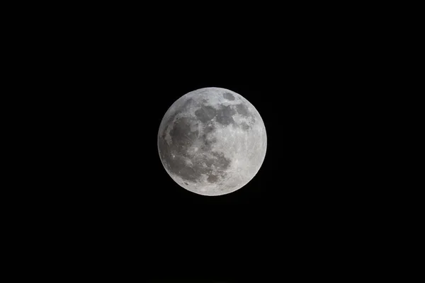 チェコ共和国上空の月の部分日食 2013で22 — ストック写真