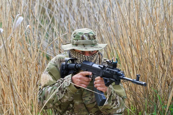 Tireur Armée Dans Brousse — Photo