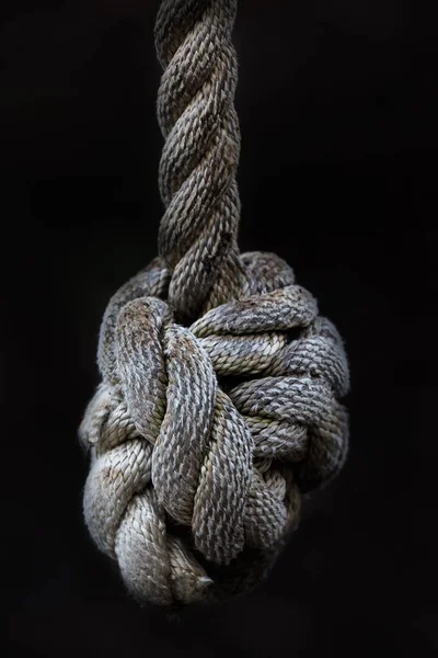 Кінець Вузол Великій Мотузці Темним Тлом — стокове фото