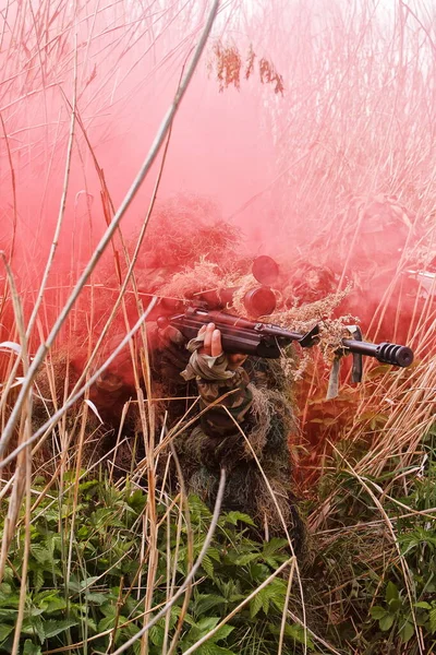 Tireur Armée Dans Brousse — Photo