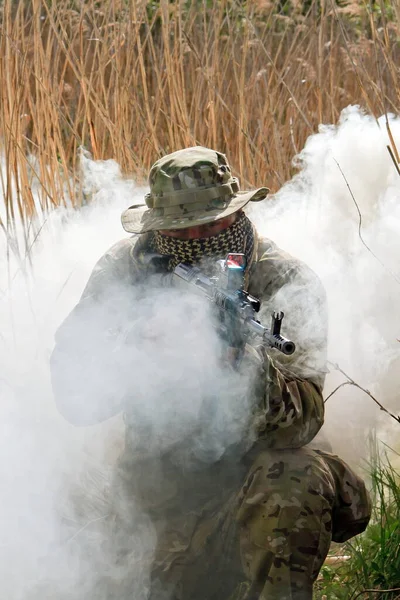 Tireur Armée Dans Brousse — Photo