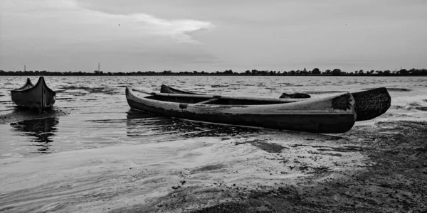 Several Canoes Set Shore Lake Early Evening Black White — Stock fotografie