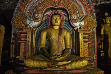 Tapınakta Buda heykeli 