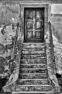 Gündüz eski terk edilmiş bina 