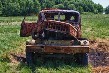 Askeri kargo araba vurdu