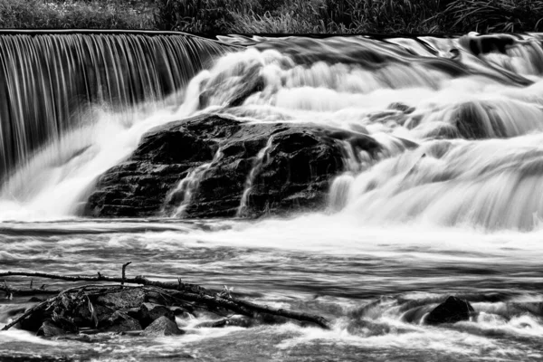 Bella Cascata Nella Foresta Natura — Foto Stock