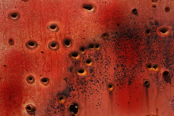 Γεμάτο Τρύπες Σκουριασμένο Λαμαρίνα Από Σφαίρες — Φωτογραφία Αρχείου