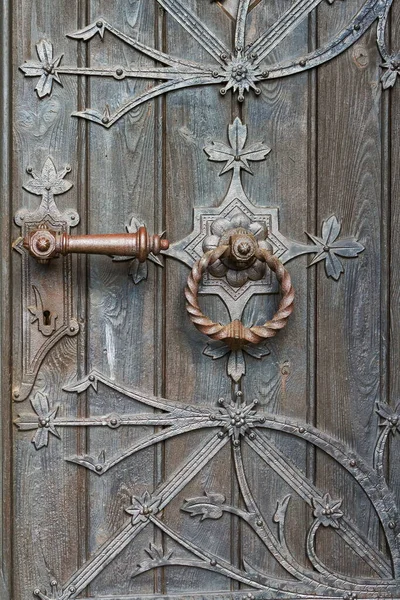 Metal Knocker Antic Door — Fotografia de Stock