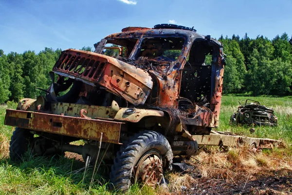 Askeri kargo araba vurdu