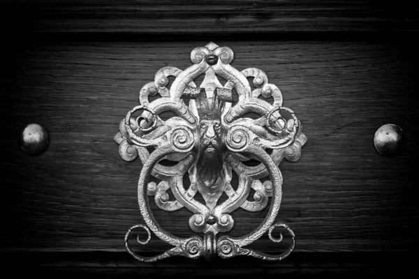 Metal Knocker Antic Door — Stock Photo, Image