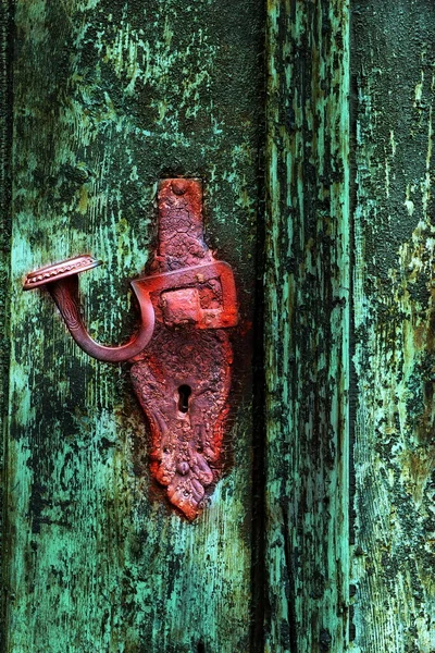 Metallklopfer Der Eingangstür — Stockfoto