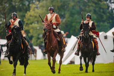 PRAG CZECH Cumhuriyet - 17 Eylül 2022: 30 Yıl Savaşları 'ndan halk için yapılan gösteriler.