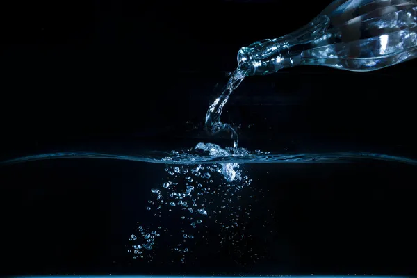 Prázdná láhev od vody — Stock fotografie