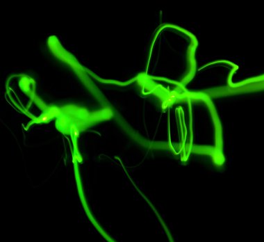 koyu arka plan üzerinde özet satırı