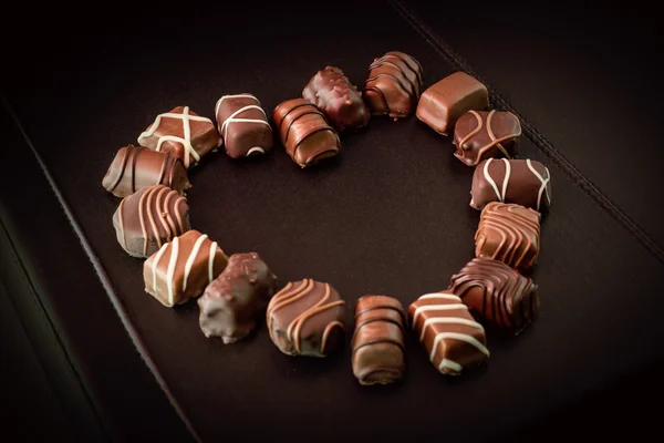 Coração de chocolate - em forma de coração — Fotografia de Stock