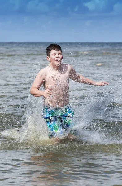 Αγόρι στην παραλία — Φωτογραφία Αρχείου