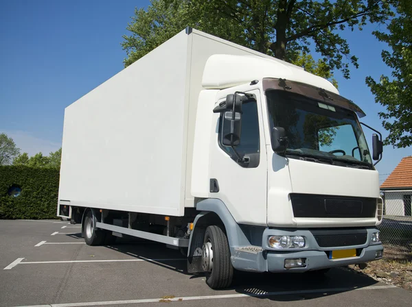 Vrachtwagen op de weg Stockafbeelding