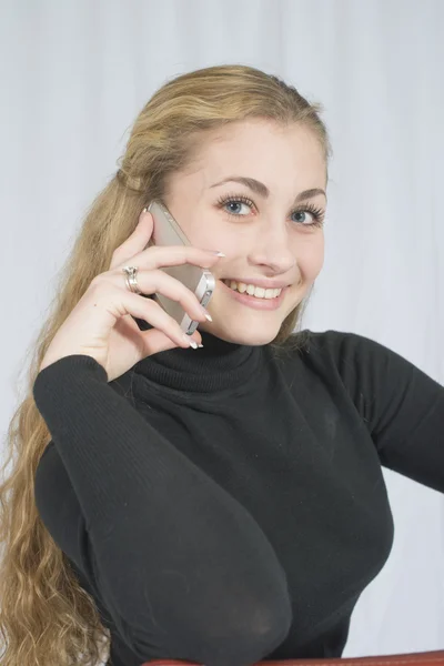 Fille avec téléphone — Photo