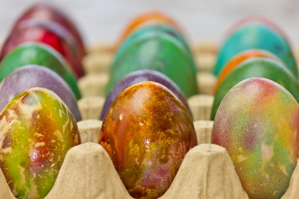 Ovos de Páscoa em várias cores — Fotografia de Stock