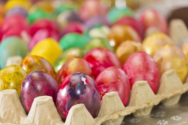Paaseieren in verschillende kleuren — Stockfoto