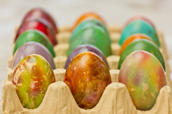 Ostereier in verschiedenen Farben — Stockfoto