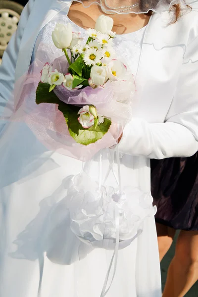 Bride and bouquet. Wedding Bouquet — Stock Photo, Image