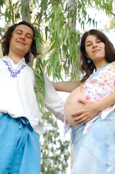 Young happy pregnant woman & her husband — Stock Photo, Image