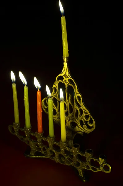 Velas Hanuka em hanukkiya — Fotografia de Stock