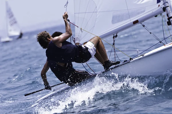 Carrera de yates en un mar Mediterráneo — Foto de Stock