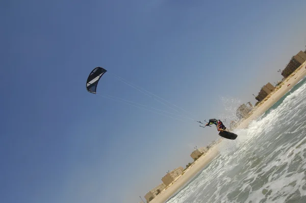 Kiteboarding on  a Mediterranean sea coast — Stock Photo, Image