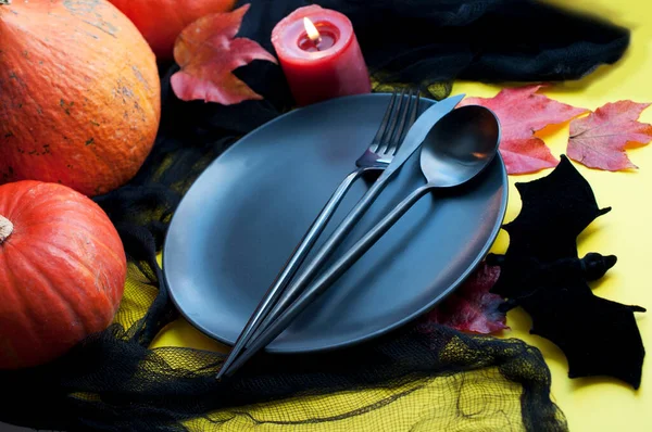 Apparecchiatura Tavola Halloween Con Piatto Nero Cucchiaio Nero Coltello Nero — Foto Stock