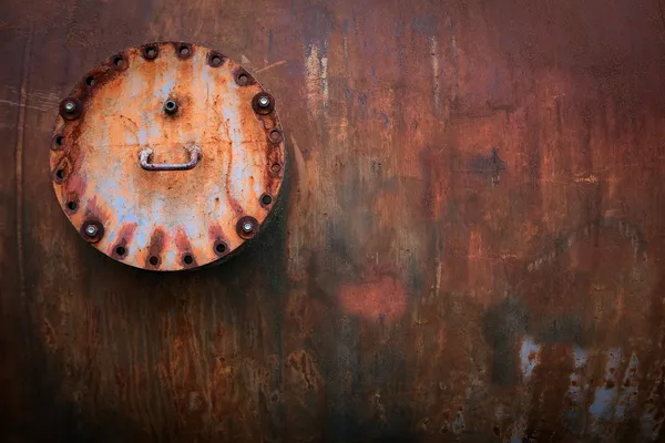 Válvula oxidada vieja en tanque — Foto de Stock