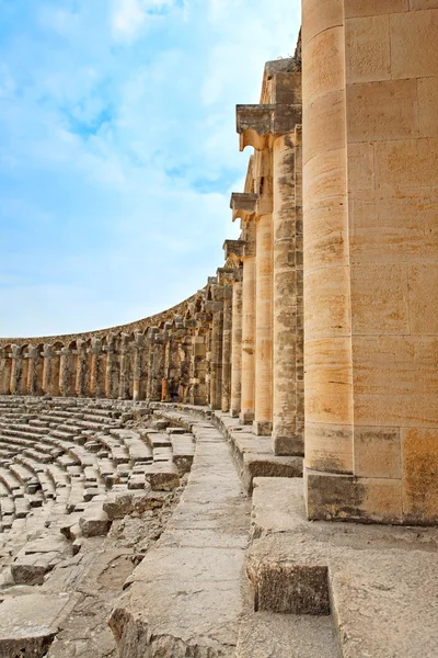 Starożytny rzymski amfiteatr aspendos. — Zdjęcie stockowe