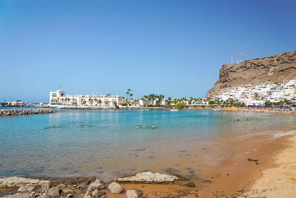 Stranden i puerto de Mogán. — Stockfoto