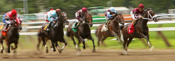 彼の最初のレースに勝つ — ストック写真