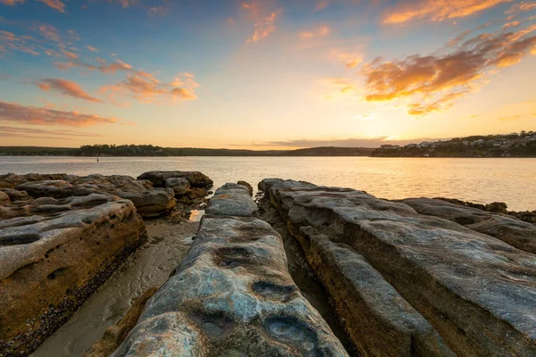 Západ slunce od skalnatých břehů Cronulla Austrálie — Stock fotografie