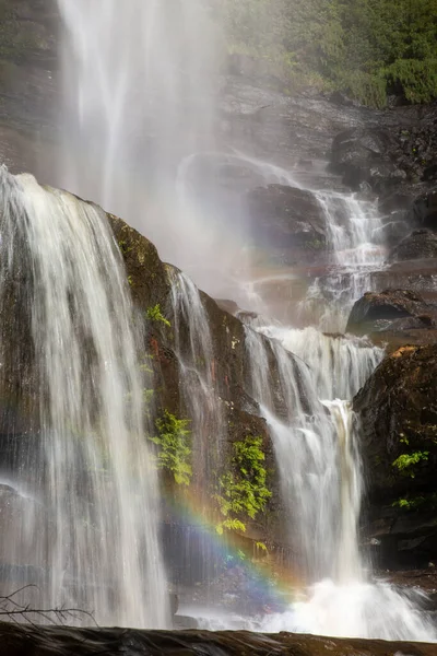 Regenbogen an den malerischen Wentworth Falls Blue Mountains — Stockfoto