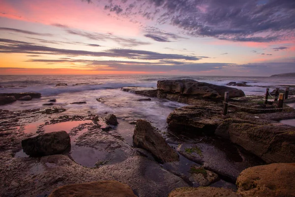 Pretty Colourful Sunrise Reflected Rocks Waves Cascade Flow Rocky Part — Stock Photo, Image