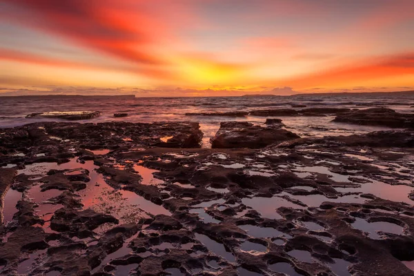 Gazdag Vörös Napkelte Jervis Bay Ültetvényen Ausztráliában Tükröződve Árapályvizekben — Stock Fotó