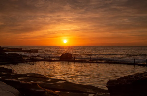 Bohatý Oranžový Východ Slunce Nad Skalním Bazénem Maroubra Nsw Austrálie — Stock fotografie
