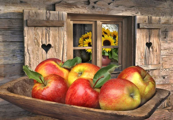 Pommes Sur Une Planche Bois Sur Fond Bois Blanc Fruits — Photo