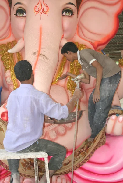 Fabricación de Ganesh ídolo para Ganesh chathurthi — Foto de Stock